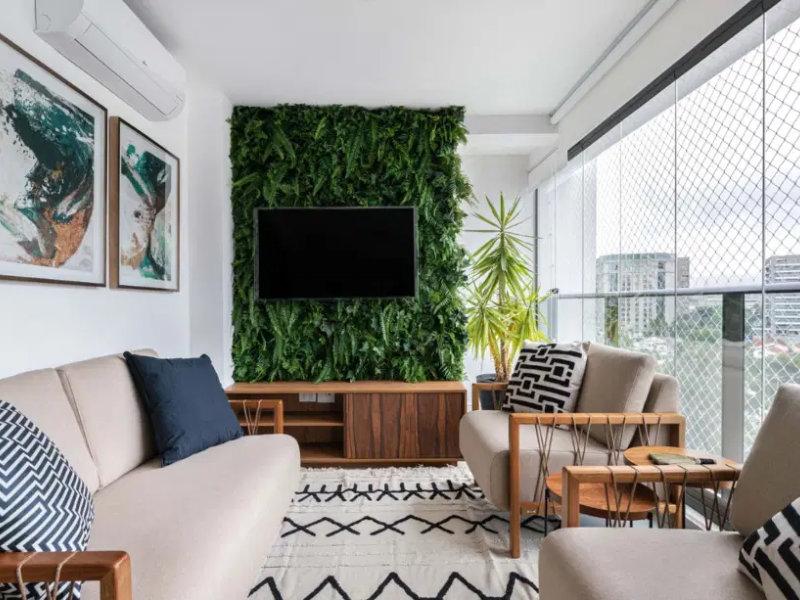 Iluminação natural e muita madeira definem apartamento descomplicado
